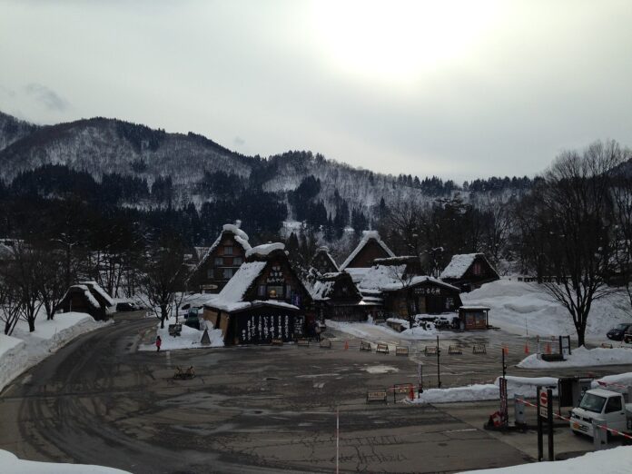 Gasshō-Häuser im Dorf Ogimachi in Shirakawa-gō