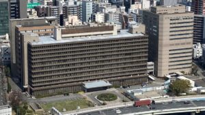 Das Gerichtsgebäude in Osaka mit Hohem Gericht und Landgericht, von oben fotografiert