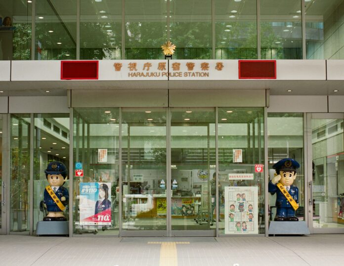 Eingang einer Polizeiwache (Kōban) in Tokio-Harajuku (Symbolbild)