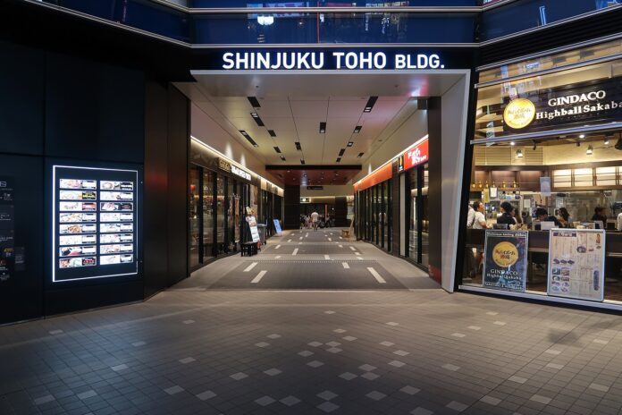 Das Shinjuku Toho Building in Kabukichō, Tokio