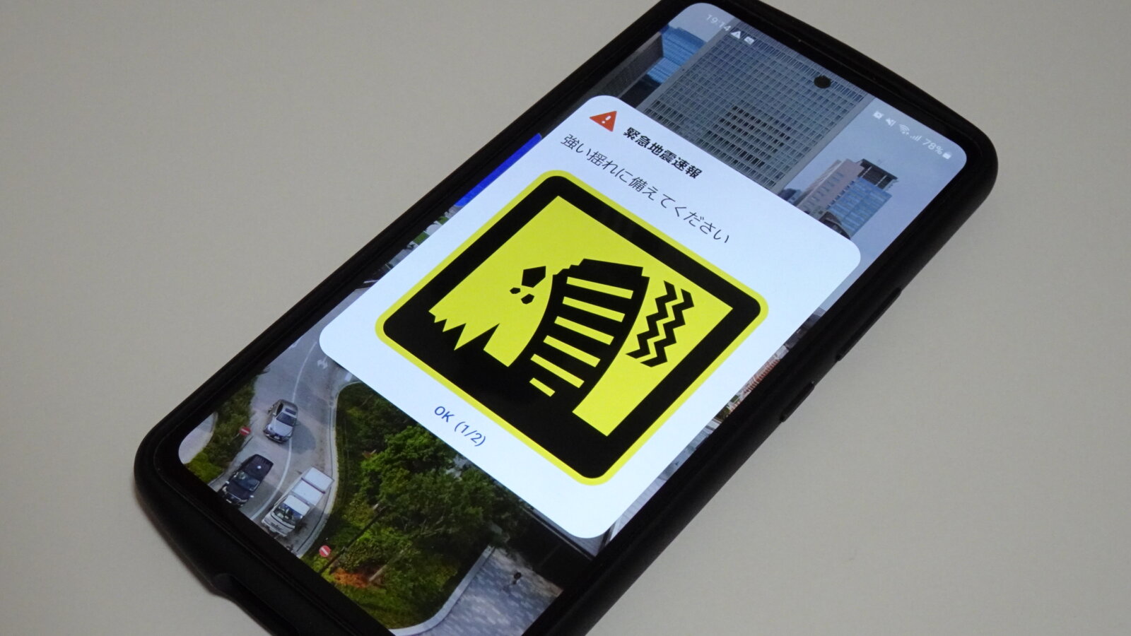 Erdbeben-Frühwarnung auf einem Smartphone in Japan