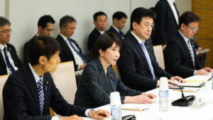 Premierministerin Sanae Takaichi spricht bei der Ministerrunde zur Cybersicherheit in Tokio