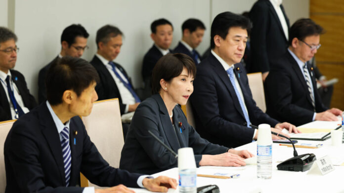 Premierministerin Sanae Takaichi spricht bei der Ministerrunde zur Cybersicherheit in Tokio
